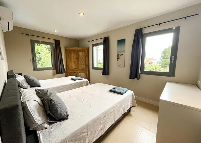 Villa Peralta W Above Ground Pool Gerona